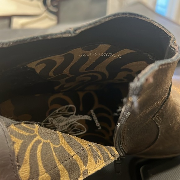 London Fly Ankle Boots made in Portugal Gold and Black - Picture 10 of 10